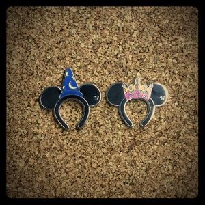 2 pins sorcerer Mickey and Game Master